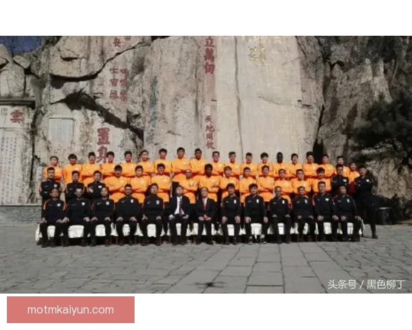 新赛季阵容调整趋势明显，各球队备受关注的转会动态引发期待