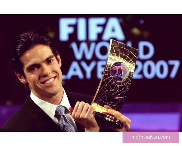 卡卡在皇马时期表现稳健，成为球队中场核心之一。