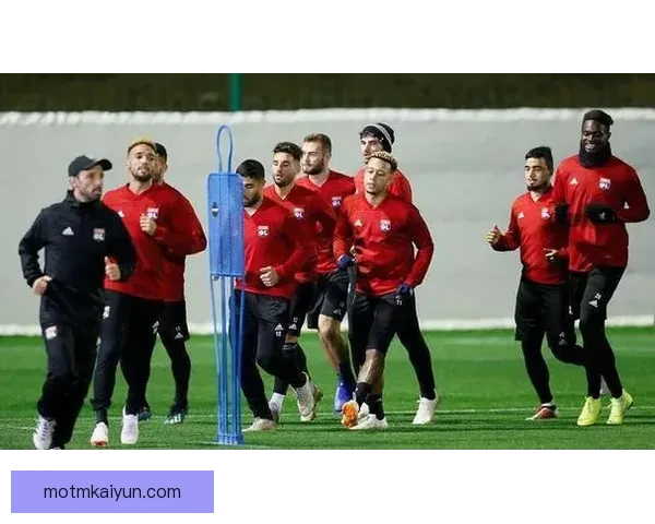 里昂在新赛季展现攻防平衡，状态回暖有望提升战绩